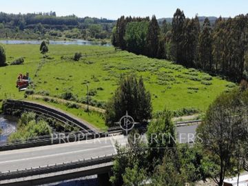 Hermoso terreno con orilla de río, sector Antilhue.