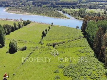Hermoso terreno con orilla de río, sector Antilhue.