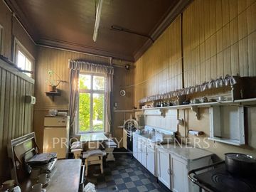 Hermosa Casona en histórica calle General Lagos, Valdivia
