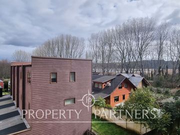 Cómodo Departamento con Vista al Río Cruces en Sector Isla Teja