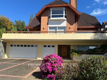 Hermosa Casa en exclusivo sector de Isla Teja
