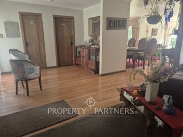 Hermosa Parcela con Amplia Casa en Condominio Miraflores