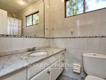 Se vende espaciosa Casa en exclusivo condominio La Reina
