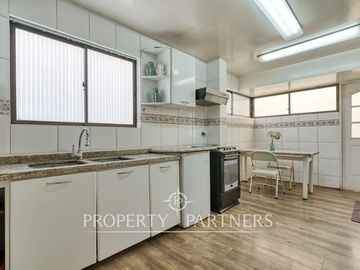 Se vende espaciosa Casa en exclusivo condominio La Reina