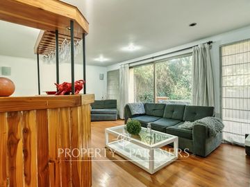 Se vende espaciosa Casa en exclusivo condominio La Reina