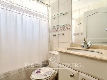 Se vende espaciosa Casa en exclusivo condominio La Reina