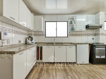 Se vende espaciosa Casa en exclusivo condominio La Reina