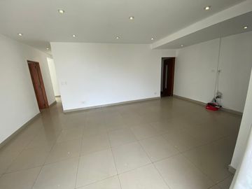 SE VENDE DEPARTAMENTO CON COCHERA EN LA MOLINA