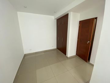 SE VENDE DEPARTAMENTO CON COCHERA EN LA MOLINA