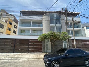 SE VENDE DEPARTAMENTO CON COCHERA EN LA MOLINA