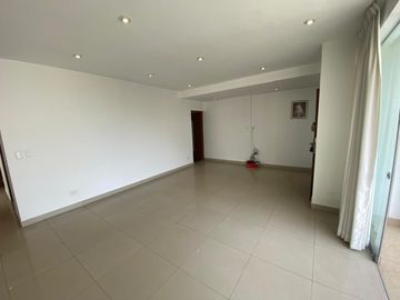 SE VENDE DEPARTAMENTO CON COCHERA EN LA MOLINA