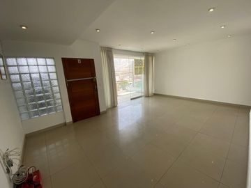 SE VENDE DEPARTAMENTO CON COCHERA EN LA MOLINA