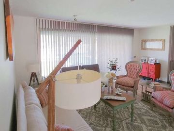 OPORTUNIDAD!! EQUIPADÍSIMA CASA FAMILIAR 5D/4B