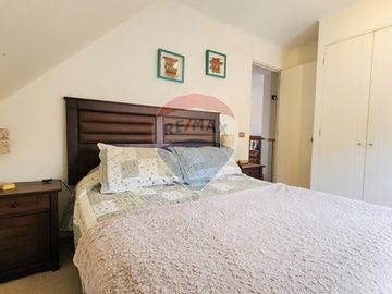 OPORTUNIDAD!! EQUIPADÍSIMA CASA FAMILIAR 5D/4B