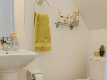 OPORTUNIDAD!! EQUIPADÍSIMA CASA FAMILIAR 5D/4B