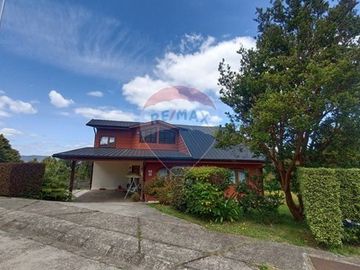 SE VENDE CASA CON VISTA DESPEJADA EN LOS NOTROS