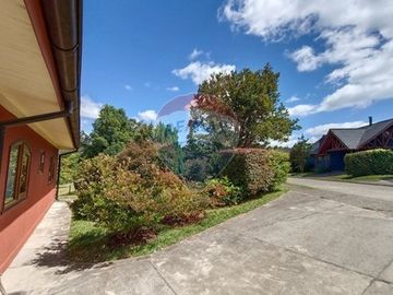 SE VENDE CASA CON VISTA DESPEJADA EN LOS NOTROS