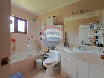 SE VENDE CASA CON VISTA DESPEJADA EN LOS NOTROS