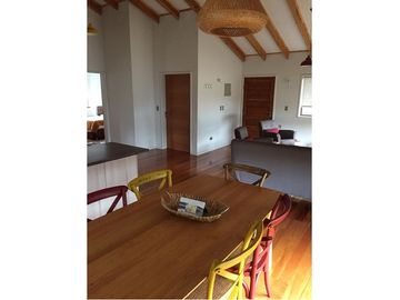 Venta, conj. de casas, a orilla río Quitacalzón