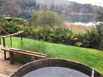 Venta, conj. de casas, a orilla río Quitacalzón