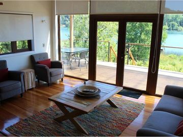 Venta, conj. de casas, a orilla río Quitacalzón