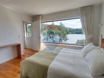 Venta, conj. de casas, a orilla río Quitacalzón