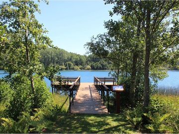 Venta, conj. de casas, a orilla río Quitacalzón