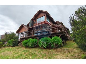 Venta amplia casa Isla Teja con piscina temperada