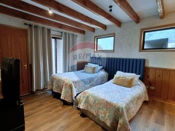 Venta amplia casa Isla Teja con piscina temperada