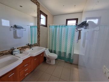 Bajo Tasación!  Tu Hogar en Reñaca Alto, Viña