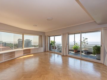 Departamento en Venta, en La Lucila, 4 dormitorios, Terraza propia. Con Seguridad y pileta.