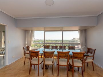 Departamento en Venta, en La Lucila, 4 dormitorios, Terraza propia. Con Seguridad y pileta.