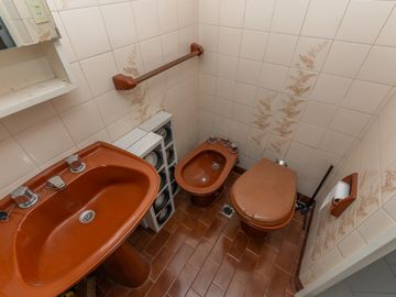 Departamento en Venta, en La Lucila, 4 dormitorios, Terraza propia. Con Seguridad y pileta.