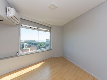 Departamento en Venta, en La Lucila, 4 dormitorios, Terraza propia. Con Seguridad y pileta.