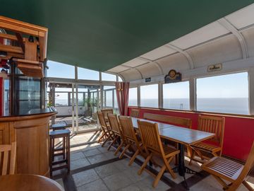 Departamento en Venta, en La Lucila, 4 dormitorios, Terraza propia. Con Seguridad y pileta.