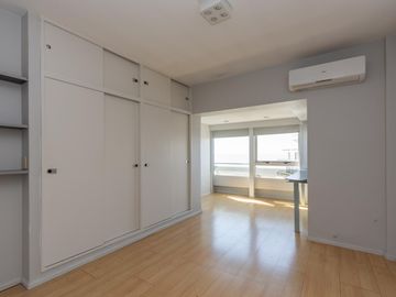 Departamento en Venta, en La Lucila, 4 dormitorios, Terraza propia. Con Seguridad y pileta.