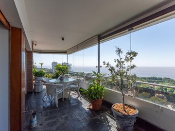 Departamento en Venta, en La Lucila, 4 dormitorios, Terraza propia. Con Seguridad y pileta.