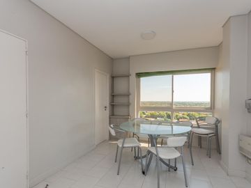 Departamento en Venta, en La Lucila, 4 dormitorios, Terraza propia. Con Seguridad y pileta.
