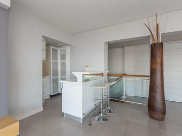 Departamento en Venta, en La Lucila, 4 dormitorios, Terraza propia. Con Seguridad y pileta.