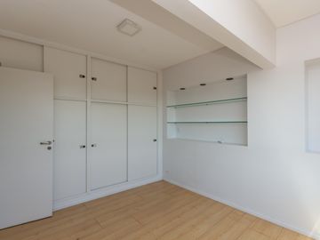 Departamento en Venta, en La Lucila, 4 dormitorios, Terraza propia. Con Seguridad y pileta.