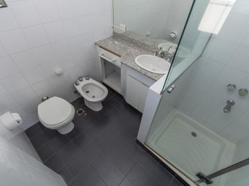 Departamento en Venta, en La Lucila, 4 dormitorios, Terraza propia. Con Seguridad y pileta.
