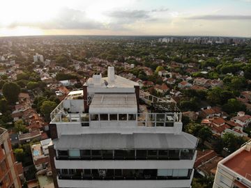 Departamento en Venta, en La Lucila, 4 dormitorios, Terraza propia. Con Seguridad y pileta.