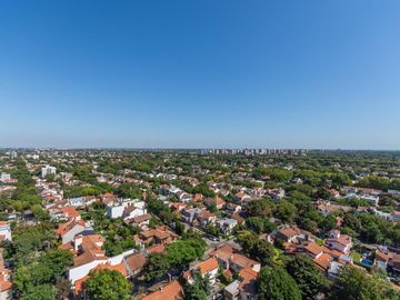 Departamento en Venta, en La Lucila, 4 dormitorios, Terraza propia. Con Seguridad y pileta.