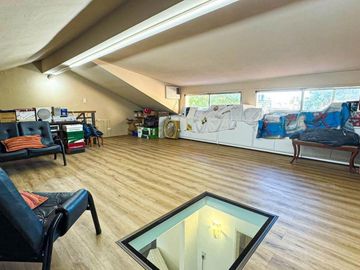 Casa en venta - 4 Dormitorios 3 Baños - 551Mts2 - Villa Lugano