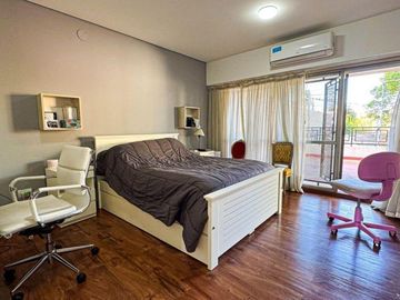 Casa en venta - 4 Dormitorios 3 Baños - 551Mts2 - Villa Lugano