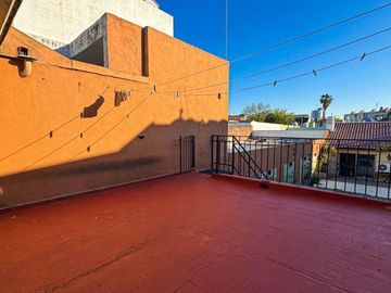 Casa en venta - 4 Dormitorios 3 Baños - 551Mts2 - Villa Lugano