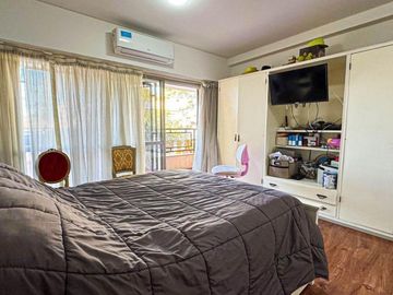 Casa en venta - 4 Dormitorios 3 Baños - 551Mts2 - Villa Lugano