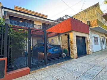 Casa en venta - 4 Dormitorios 3 Baños - 551Mts2 - Villa Lugano