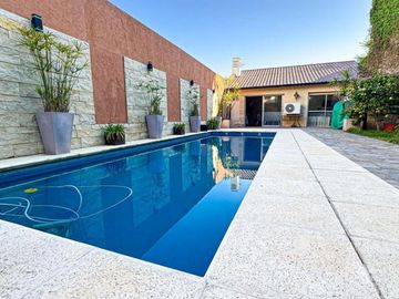 Casa en venta - 4 Dormitorios 3 Baños - 551Mts2 - Villa Lugano