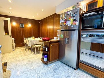 Casa en venta - 4 Dormitorios 3 Baños - 551Mts2 - Villa Lugano